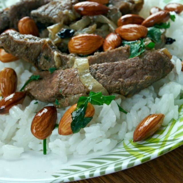 طريقة عمل الأرز باللحمة المحمرة