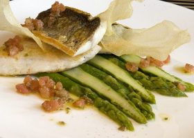 طريقة عمل سمك القاروص المشوي