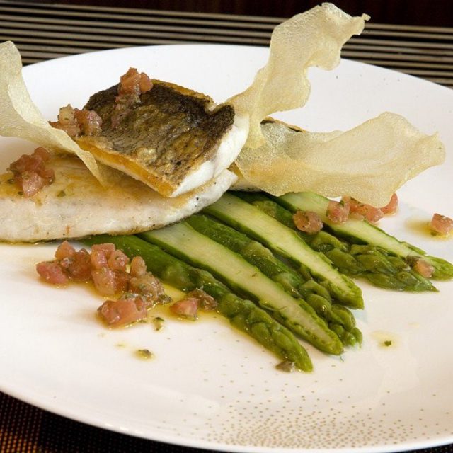 طريقة عمل سمك القاروص المشوي