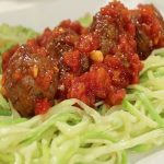 طريقة عمل سباغيتي الكوسا بكرات اللحم