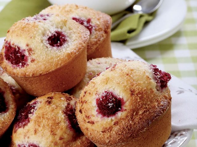 طريقة عمل مافن البرتقال بالتوت البري