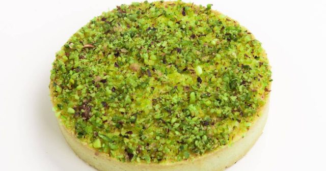 طريقة عمل البسبوسة بالفستق الحلبي