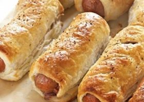 طريقة عمل فطائر النقانق بعجينة البف باستري