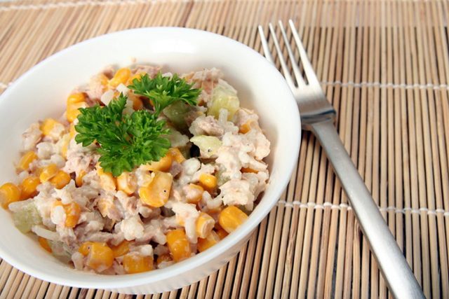 طريقة عمل سلطة التونة بالذرة والمايونيز