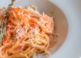 طريقة عمل صلصة الطماطم بالكريمة للمكرونة