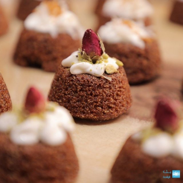 طريقة عمل بسبوسة التمر