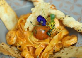 طريقة عمل مكرونة بالروبيان والصلصة