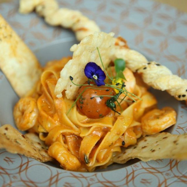 طريقة عمل مكرونة بالروبيان والصلصة