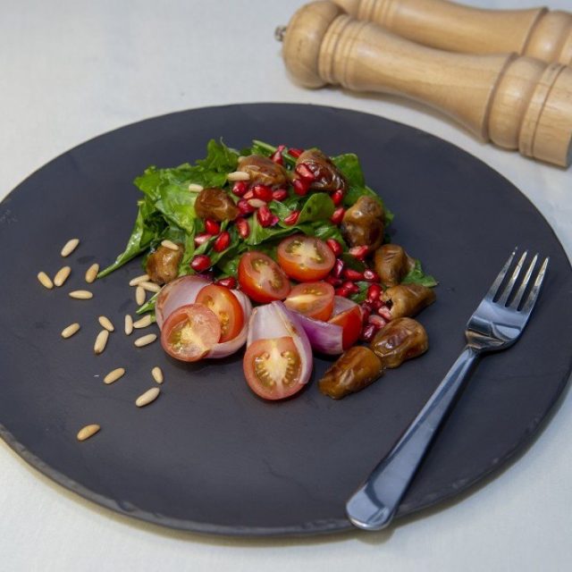 طريقة عمل سلطة التمر