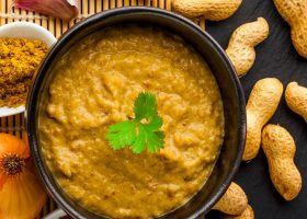 طريقة عمل صلصة زبدة الفستق الحارة