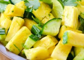 طريقة عمل سلطة الأناناس والخيار