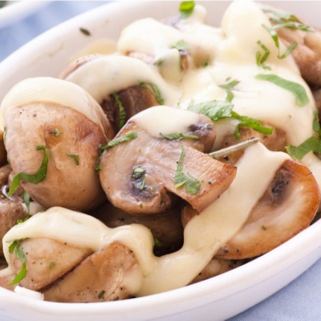 طريقة عمل فطر مشوي بالثوم والجبن