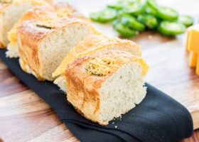 طريقة عمل خبز بالجبن الشيدر