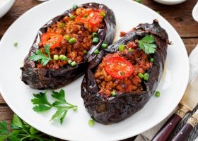 طريقة عمل باذنجان محشي بالبرغل