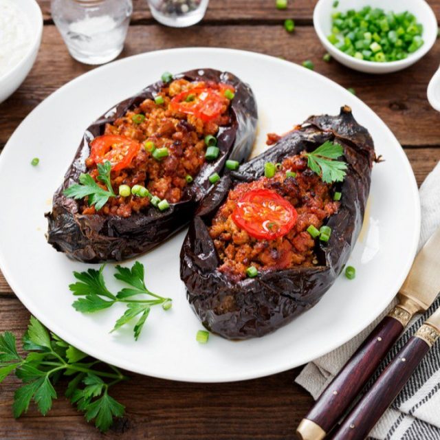 طريقة عمل باذنجان محشي بالبرغل