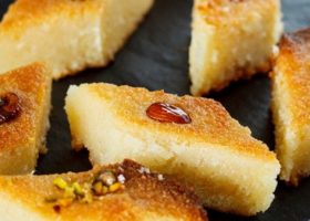 طريقة عمل حلى البسبوسة بالنسكافيه