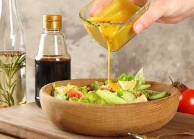 طريقة عمل تتبيلة الخردل والعسل للسلطة