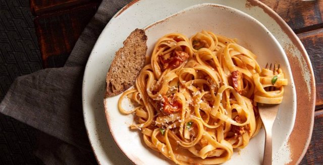 طريقة عمل باستا بالطماطم المجففة