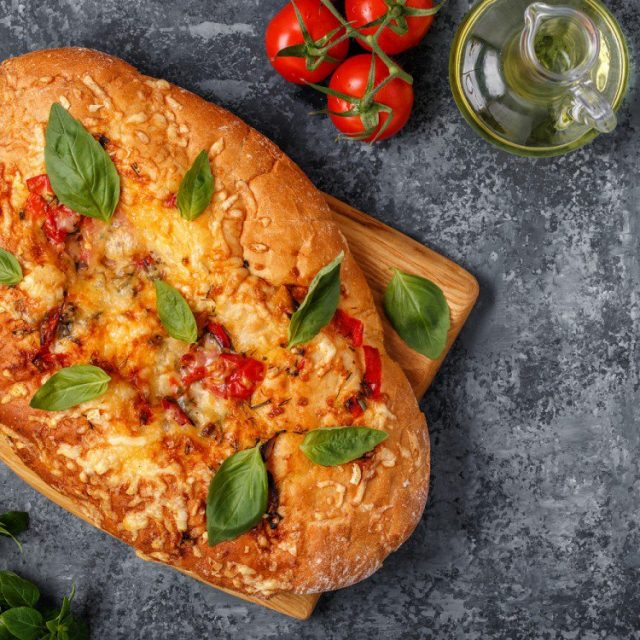 طريقة عمل الخبز الإيطالي بالطماطم