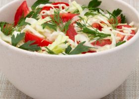 طريقة عمل سلطة الملفوف بالطماطم