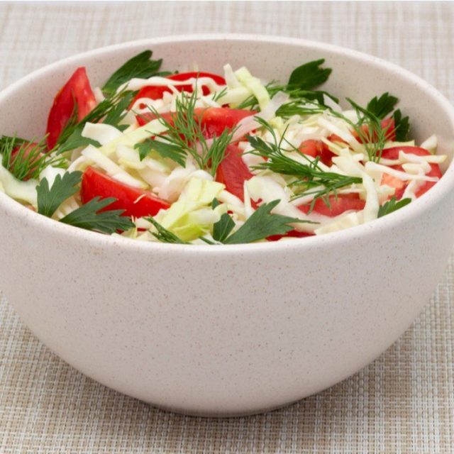 طريقة عمل سلطة الملفوف بالطماطم