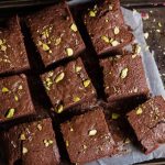 طريقة عمل براونيز بالشوكولاتة والفستق الحلبي