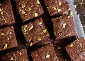 طريقة عمل براونيز بالشوكولاتة والفستق الحلبي