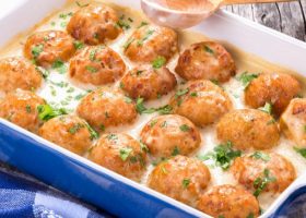 طريقة عمل كرات الدجاج المشوية بالكريمة