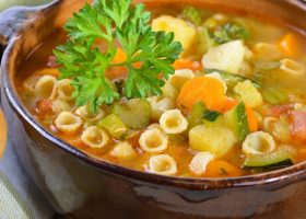 طريقة عمل شوربة المكرونة مع الخضار