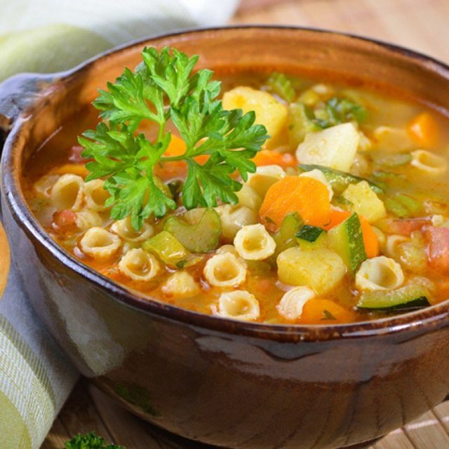 طريقة عمل شوربة المكرونة مع الخضار