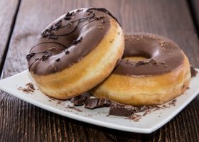 طريقة عمل دونات الشوكولاتة