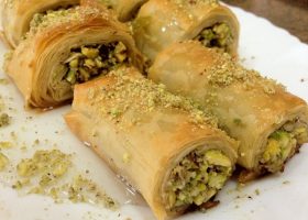 طريقة عمل البقلاوة بالفستق الحلبي