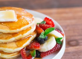 طريقة عمل بان كيك بالفراولة والكريمة