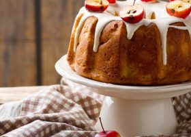 طريقة عمل كيك التفاح بتغليفة الجبن الكريمي