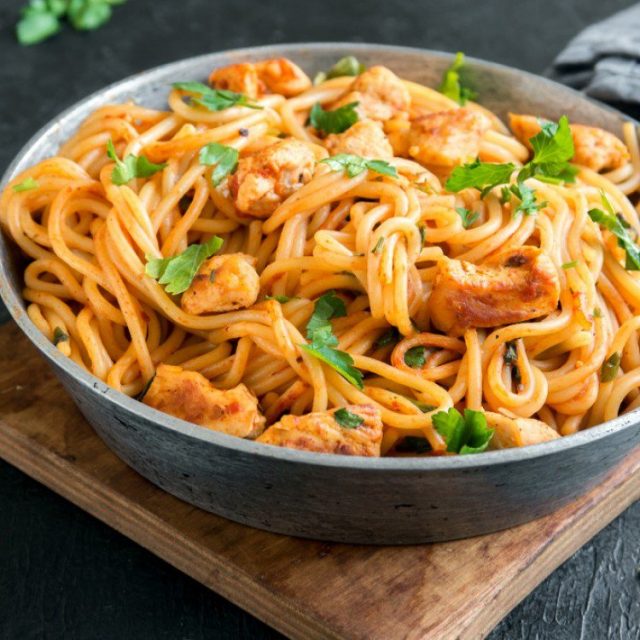 طريقة عمل سباجيتي بالدجاج المشوي