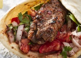 طريقة عمل ساندويش الكباب