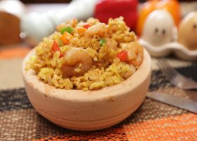 طريقة عمل الأرز المقلي بالروبيان