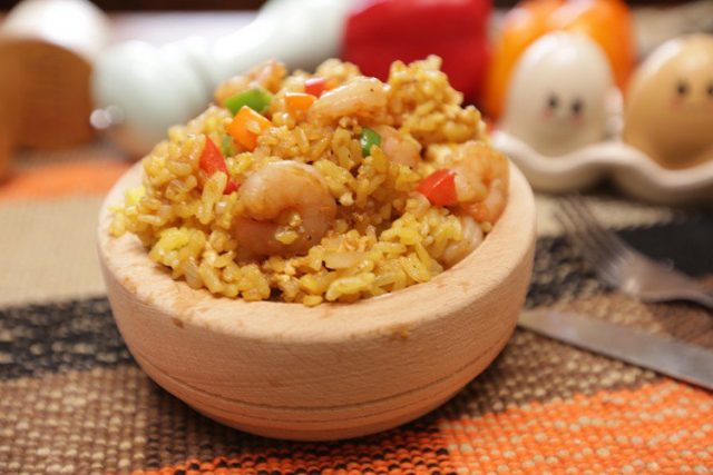 طريقة عمل الأرز المقلي بالروبيان