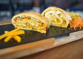 طريقة عمل رولات الدجاج بالجبن الشيدر