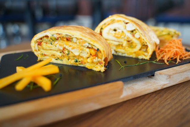 طريقة عمل رولات الدجاج بالجبن الشيدر