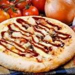 طريقة عمل بيتزا الدجاج بالباربكيو