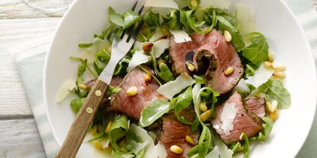 طريقة عمل سلطة جرجير باللحمة