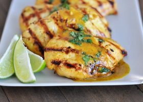 طريقة عمل صدور دجاج بصوص التفاح