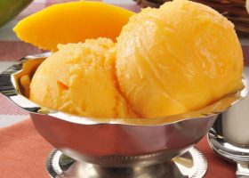 طريقة عمل آيس كريم المانجو للنباتيين