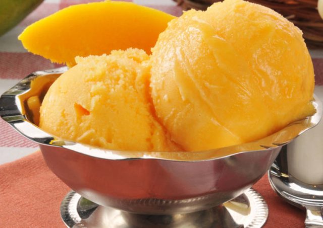 طريقة عمل آيس كريم المانجو للنباتيين