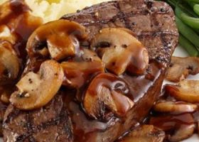طريقة عمل ستيك اللحم بصوص المشروم