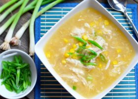 طريقة عمل شوربة الذرة بالدجاج الصينية