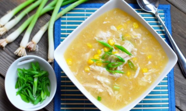شوربة الذرة بالدجاج الصينية