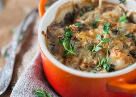 طريقة عمل دجاج بالفطر والسبانخ