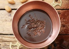 طريقة عمل صوص الشكولاته السائلة